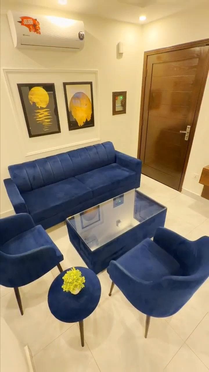 350 Sqft Flat / Apartment in Bahria Town Lahore