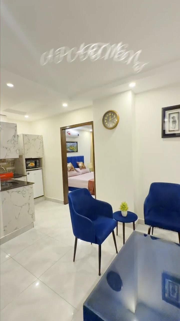 350 Sqft Flat / Apartment in Bahria Town Lahore