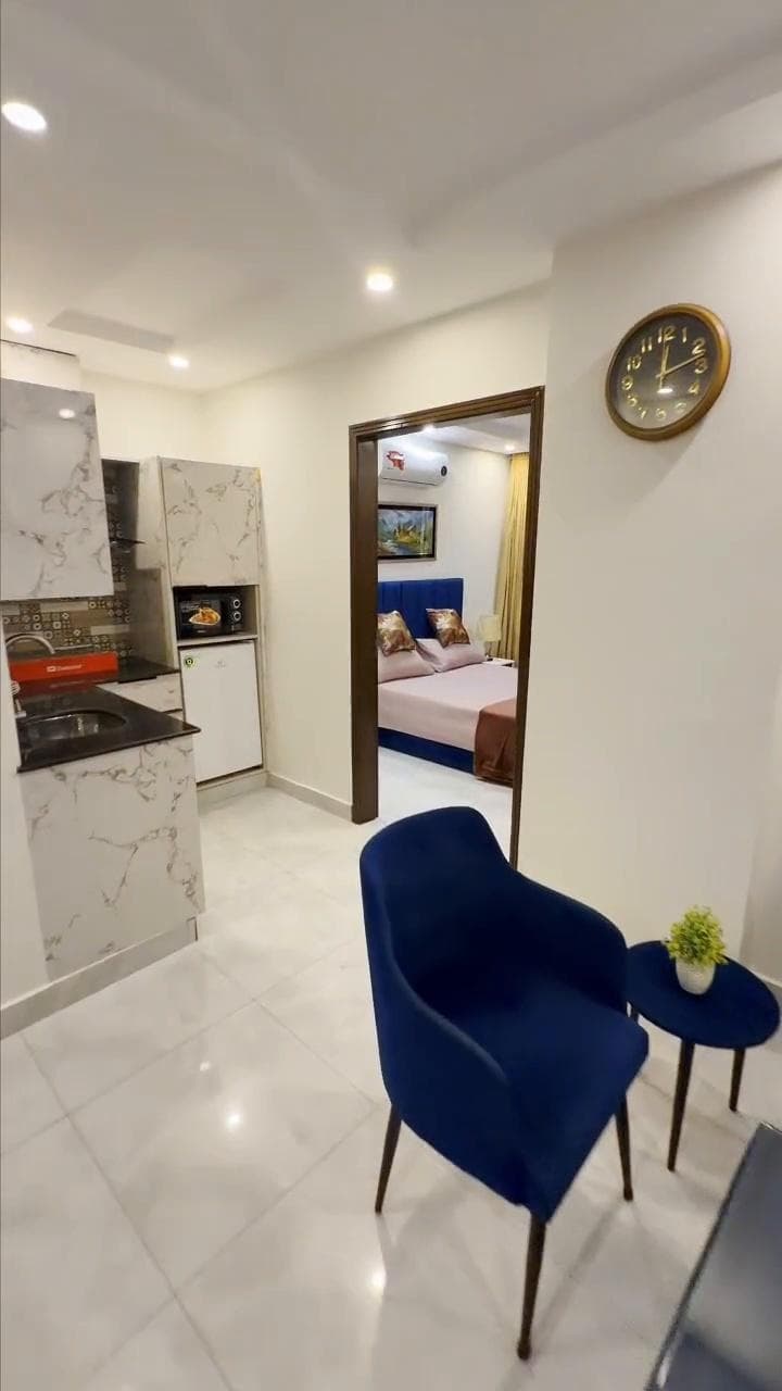 350 Sqft Flat / Apartment in Bahria Town Lahore