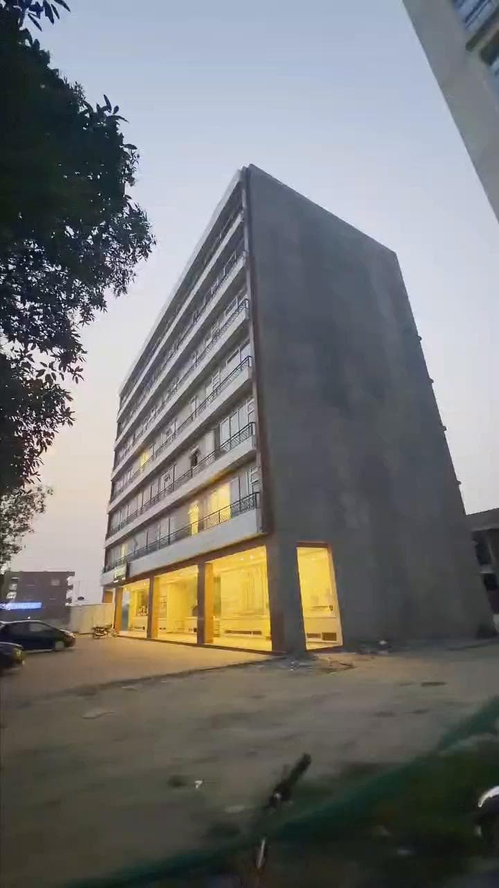 350 Sqft Flat / Apartment in Bahria Town Lahore