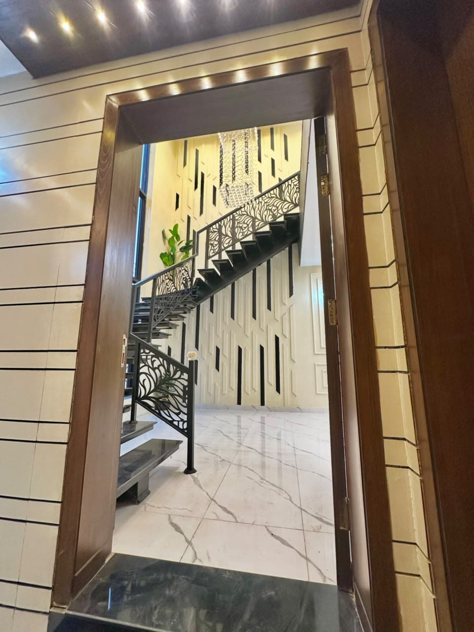 10 Marla House in Bahria Town Lahore