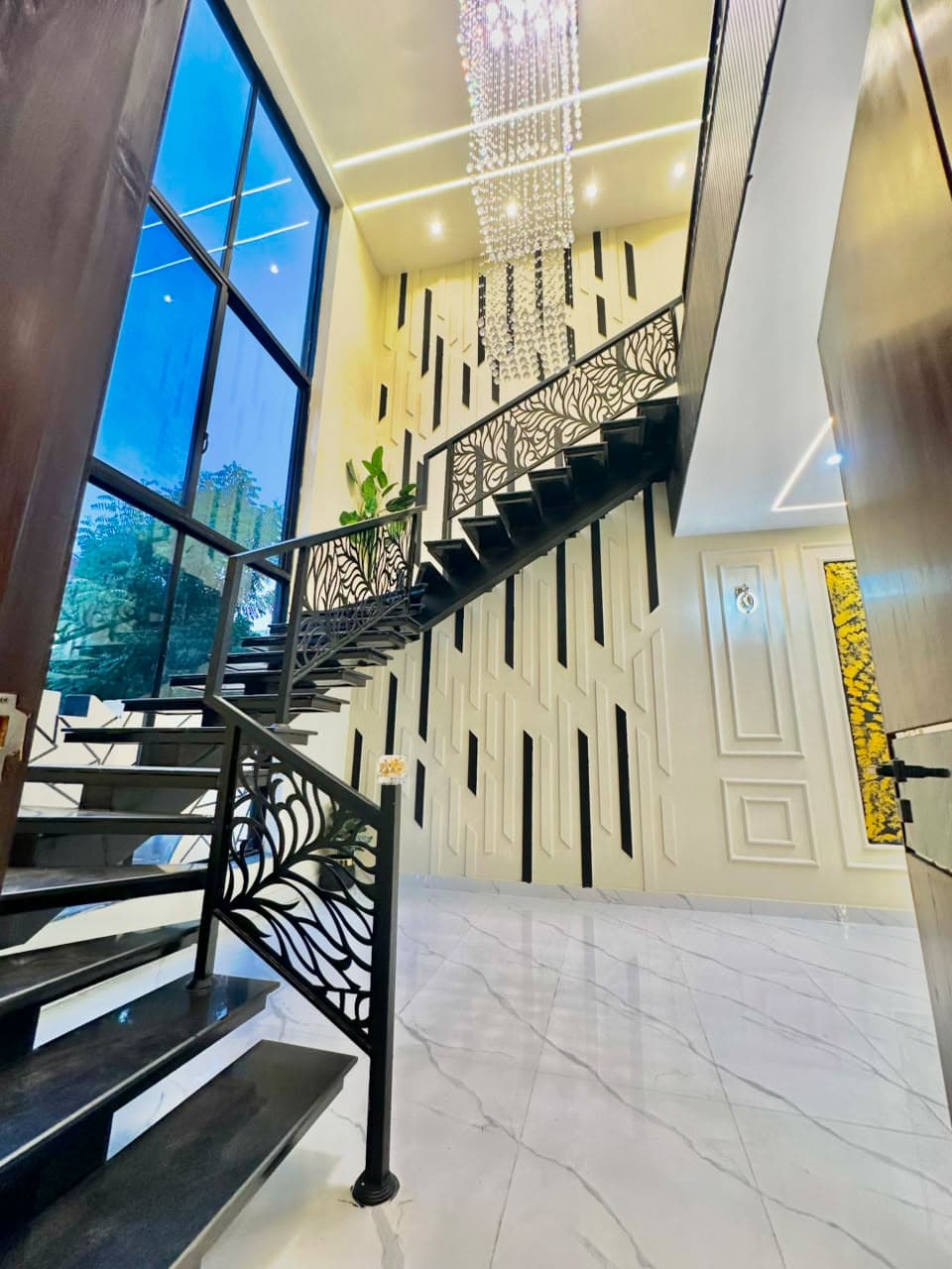 10 Marla House in Bahria Town Lahore