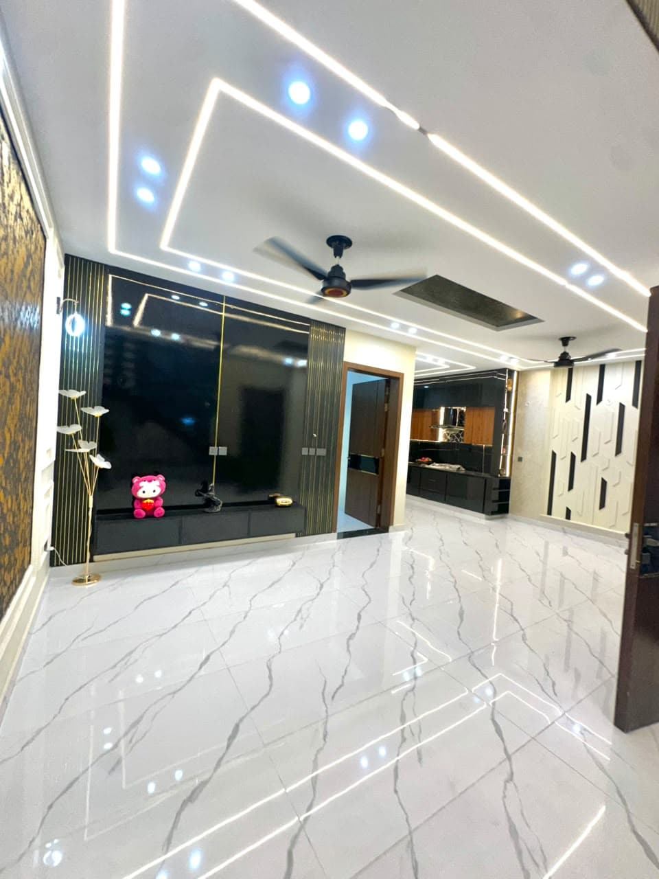 10 Marla House in Bahria Town Lahore