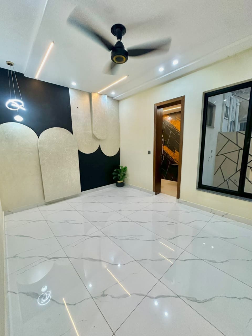 10 Marla House in Bahria Town Lahore