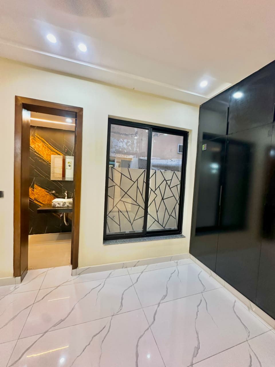 10 Marla House in Bahria Town Lahore