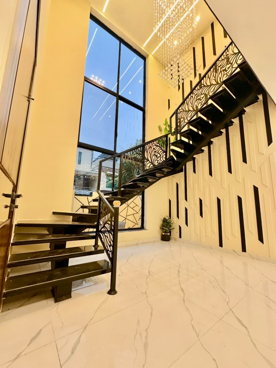 10 Marla House in Bahria Town Lahore
